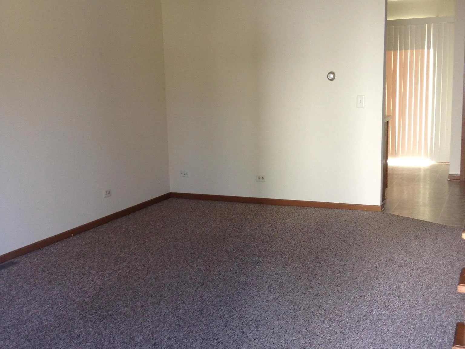 2 bed, 1.5 bath, 940 sqft, $1,700 — Photo 4