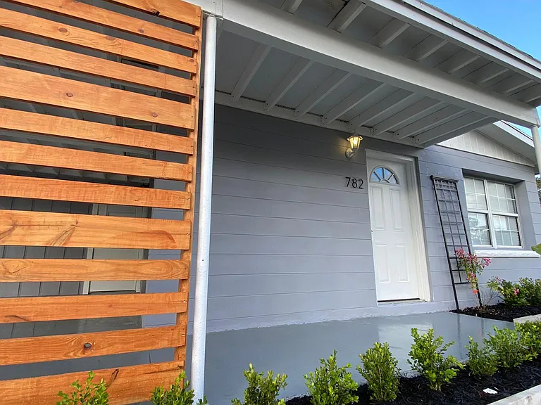 782 Hillview Dr — Photo 3
