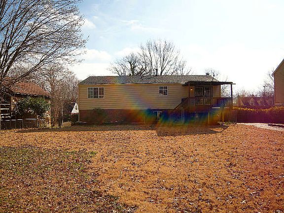 2nd image of 2827 Baywood Dr