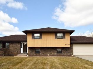 29W062 Wagner Rd, Naperville, IL 60564