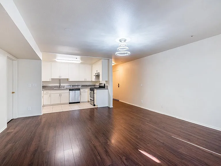 14816 Friar St #102 — Photo 9