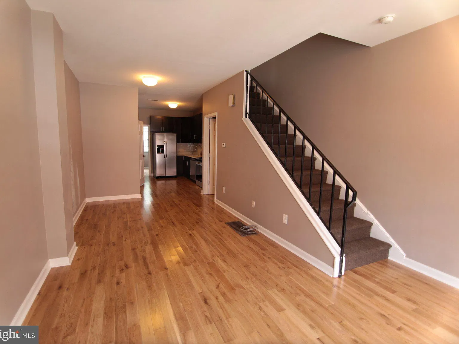 4 bed, 2.0 bath, 1915 sqft, $2,400 — Photo 1