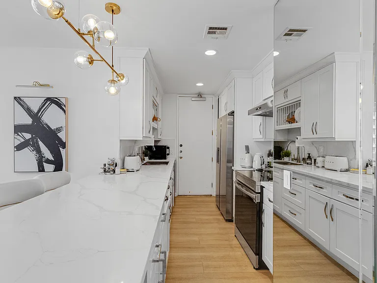10747 Wilshire Blvd #902 — Photo 7