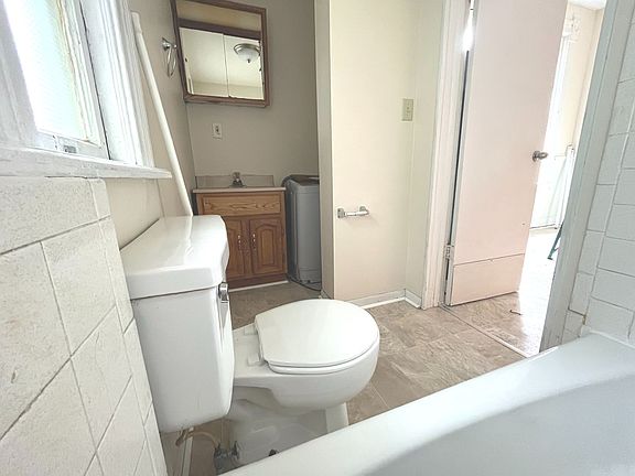 3rd image of 1710-14 E Bradford Ave #1W