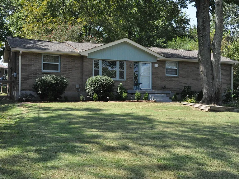 171 Lakeside Park Dr — Photo 2