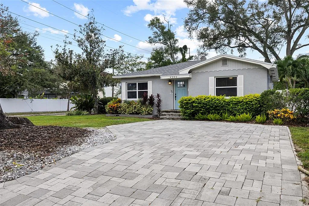 3 bed, 2.0 bath, 1297 sqft, $5,500 — Photo 3