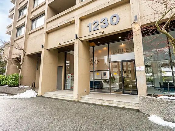 2nd image of 1230 Nelson St #704