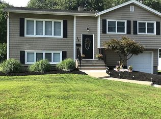 16 Birchtree Dr, Fairfield, NJ 07004
