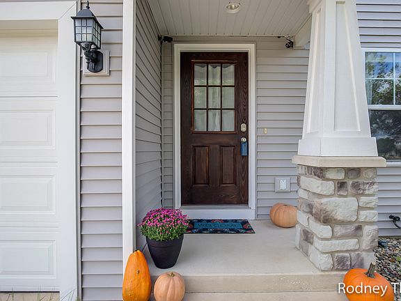 2nd image of 6561 Bradenwood Dr