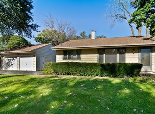 4 Willow Ter, Lake Zurich, IL 60047