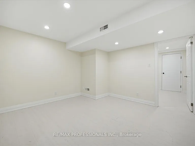 9611 Keele St #C — Photo 4