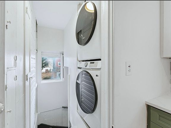 4th image of 114 Oak St Floor 1