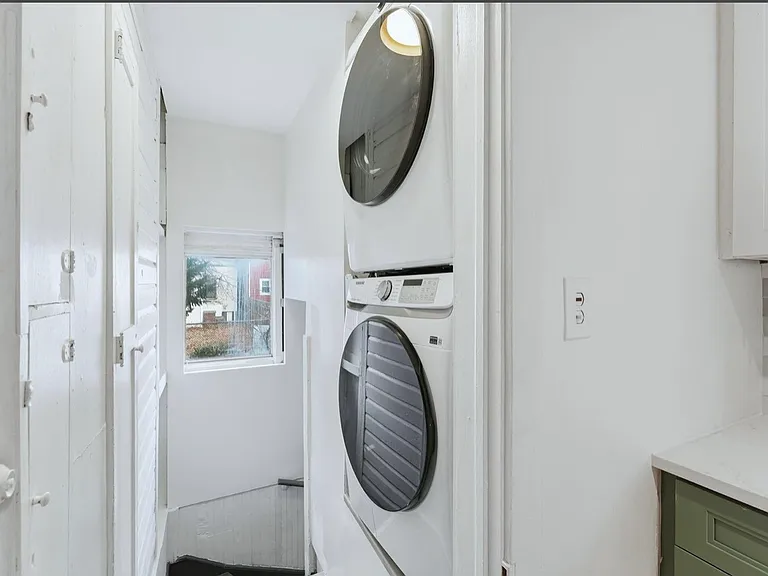 114 Oak St #1 — Photo 4