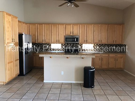 4th image of 895 N Date Palm Dr