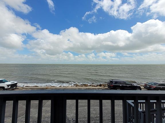 4th image of 3402 Ocean Dr APT 30