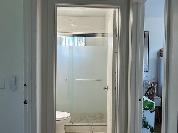 4th image of 2510 W Harvard St