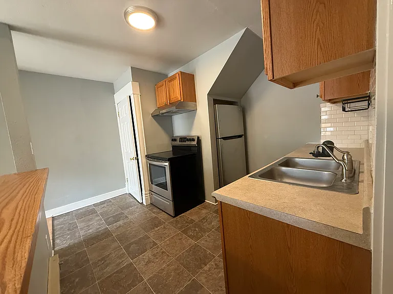 712 N 9th St #5 — Photo 5