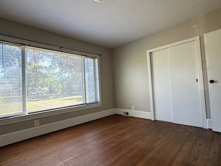 1508 E Holly St — Photo 8