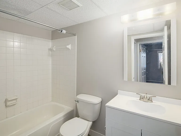 297 E Jefferson St #404 — Photo 7