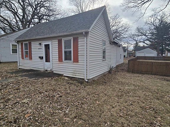 2nd image of 1118 E Melbourne Ave