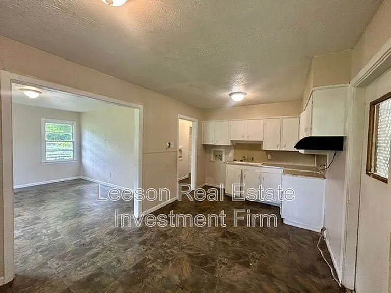 307 W 71st St — Photo 5