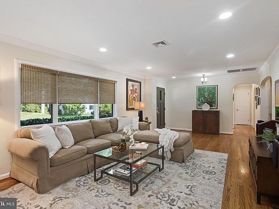 5th image of 8307 Thoreau Dr