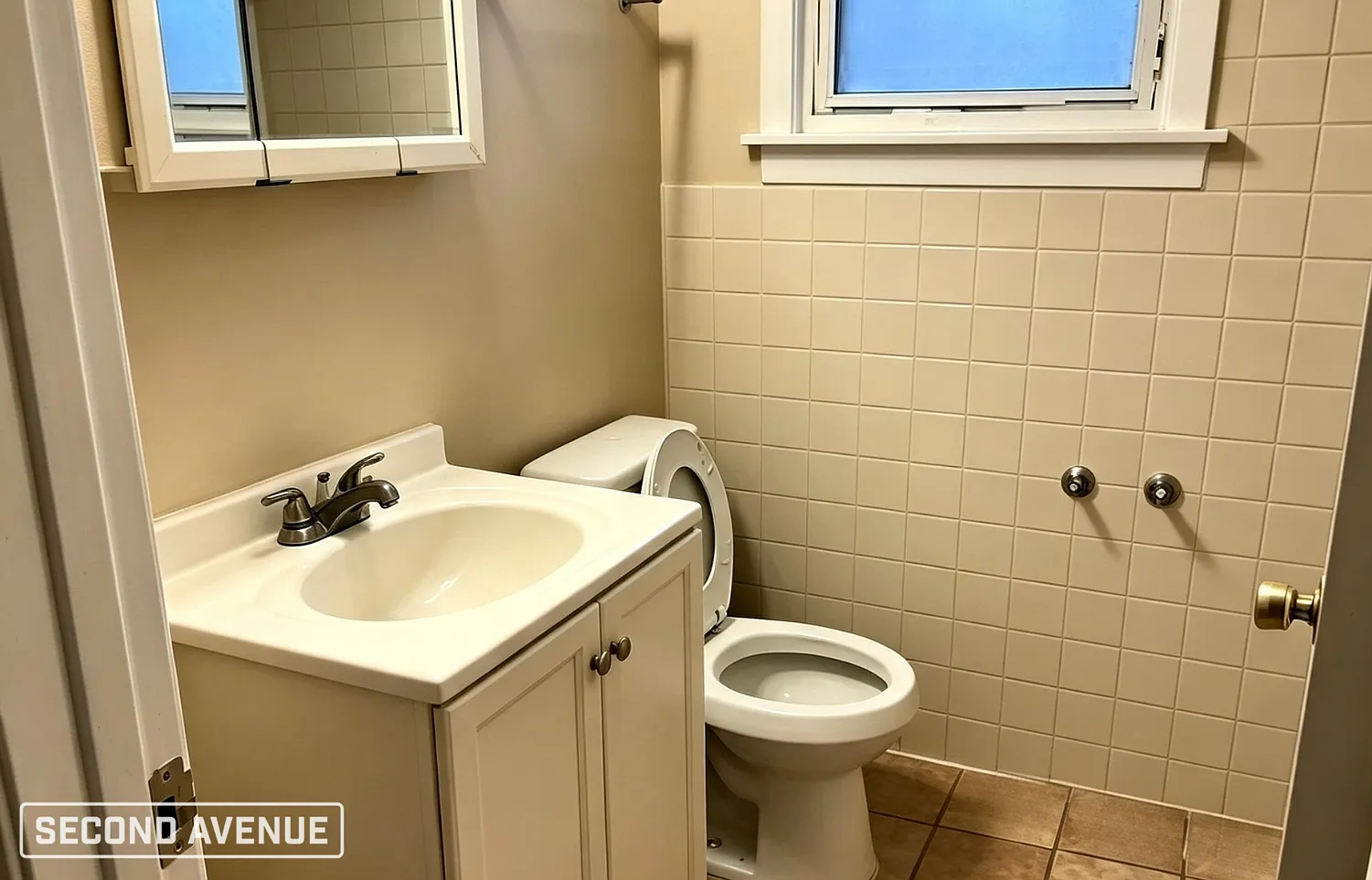 3 bed, 1.0 bath, 924 sqft, $1,549 — Photo 4