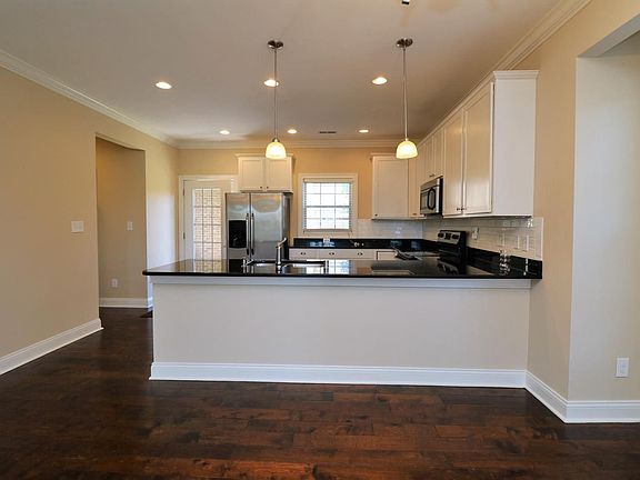 5th image of 3268 Beaumont Centre Cir