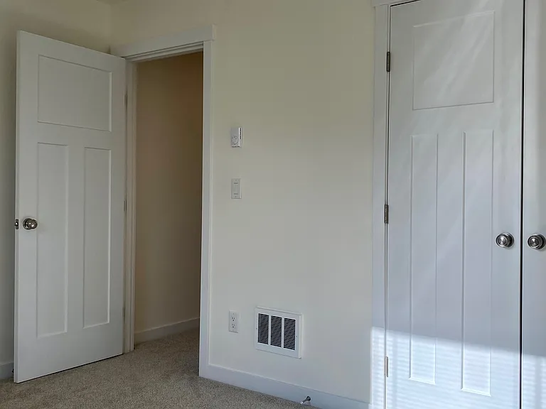 2285 Brome St — Photo 23