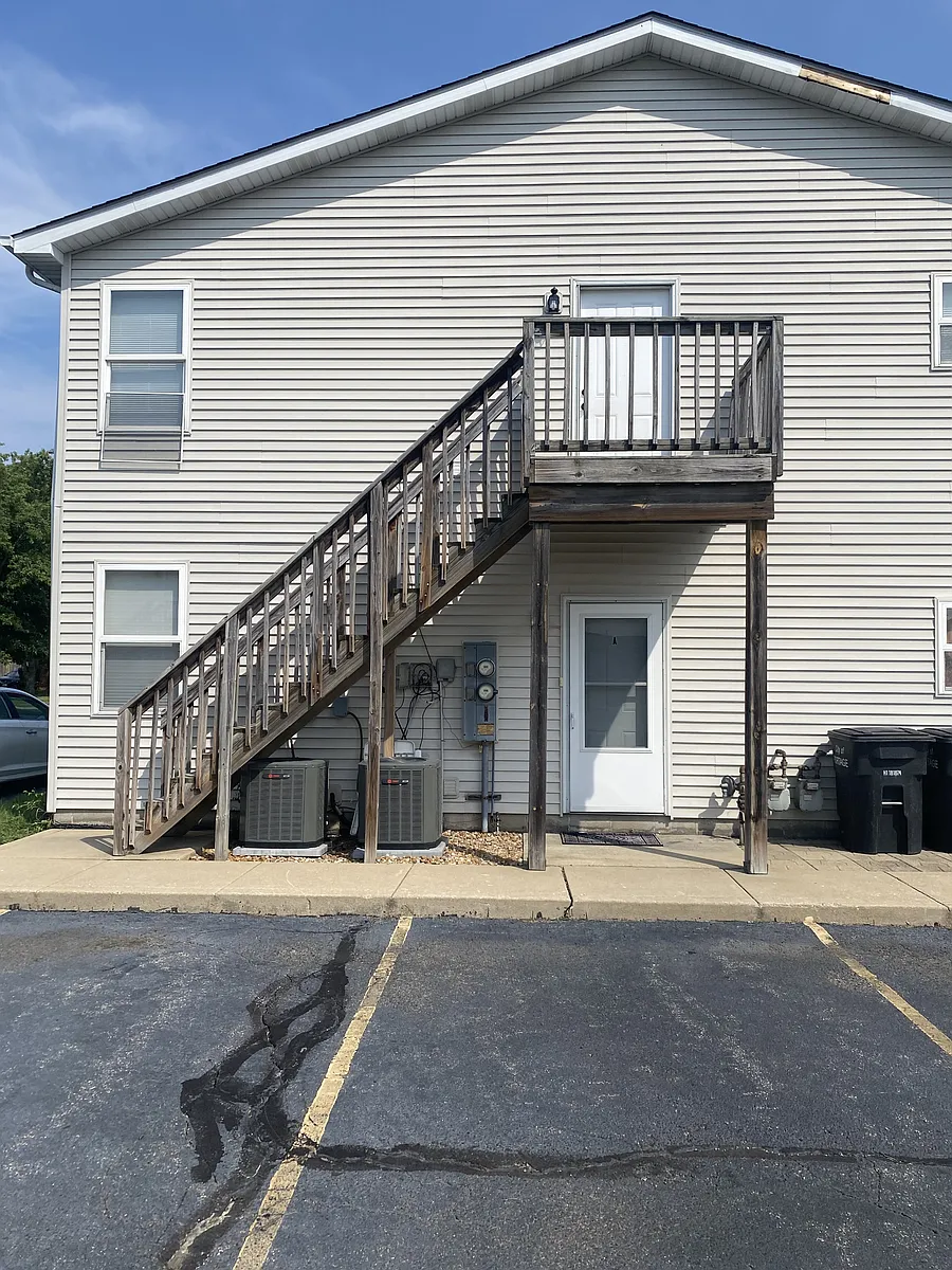 Photo 2 of 18 - 5946 Fiesta Ave #C - Portage, IN Building Photo - 5946 Fiesta Ave #C