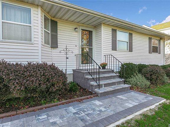 4th image of 24 Meadow Ct