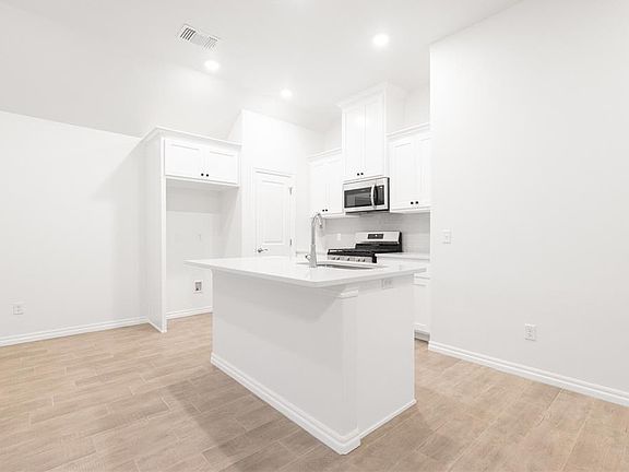 5th image of 1101 SE 30th St
