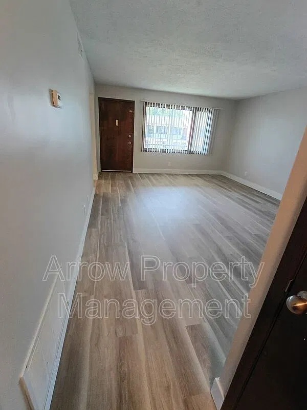 2 bed, 1.0 bath, 972 sqft, $875 — Photo 2