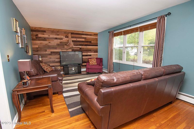 4th image of 10 Cambridge Avenue