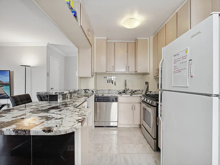 950 25th St NW #1012 — Photo 6