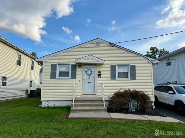 114 Maple St, Colonia, NJ 07067