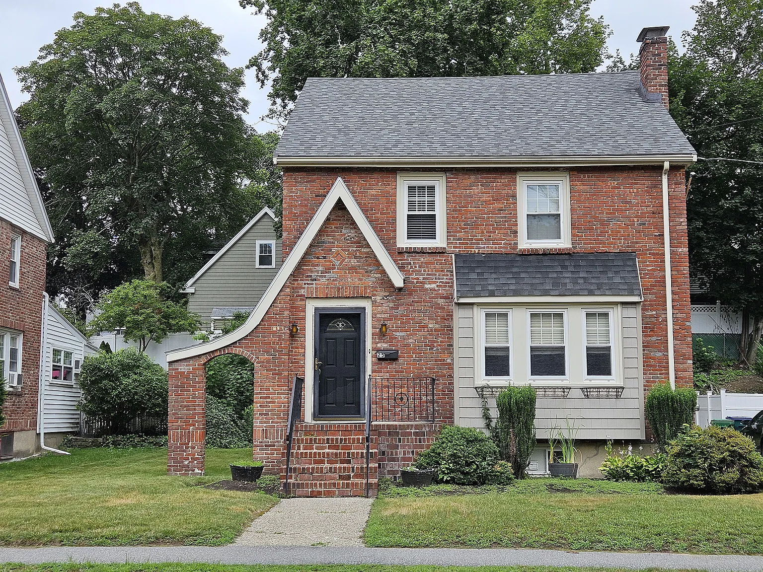 3 bed, 1.5 bath, 1900 sqft, $3,850 — Photo 1