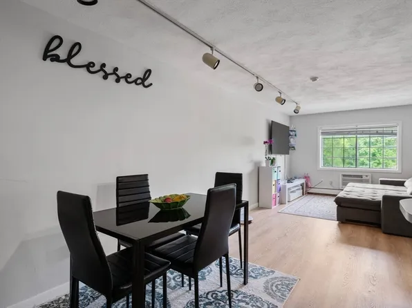 103 Grove St APT 346, Rockland, MA 02370