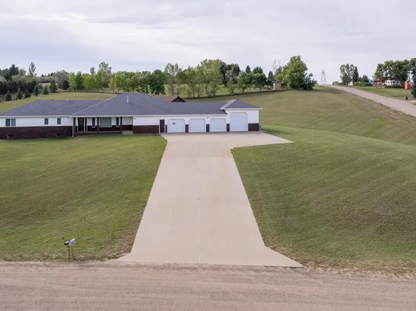 7301 Northgate Dr, Bismarck, ND 58504