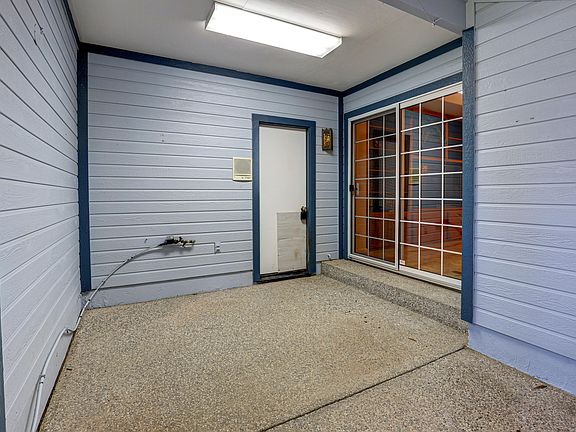 4th image of 3095 Stonegate Dr