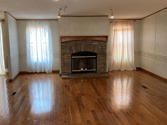 4th image of 4421 Golden Ln