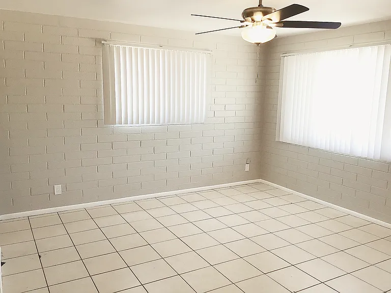 7012 N 76th Ave #1 — Photo 16