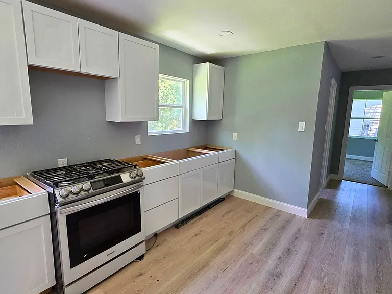 502 Azalea Dr — Photo 9