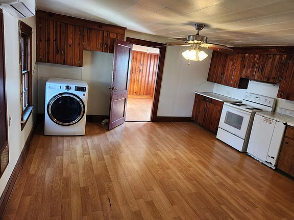 2nd image of 705 Simpson St