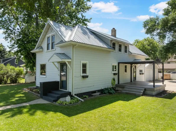 211 3rd St W, Velva, ND 58790