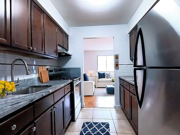2nd image of 111 W Central Blvd #1B-1Ba-750Sqft