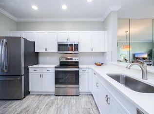 200 Vintage Cir #D-202, Naples, FL 34119