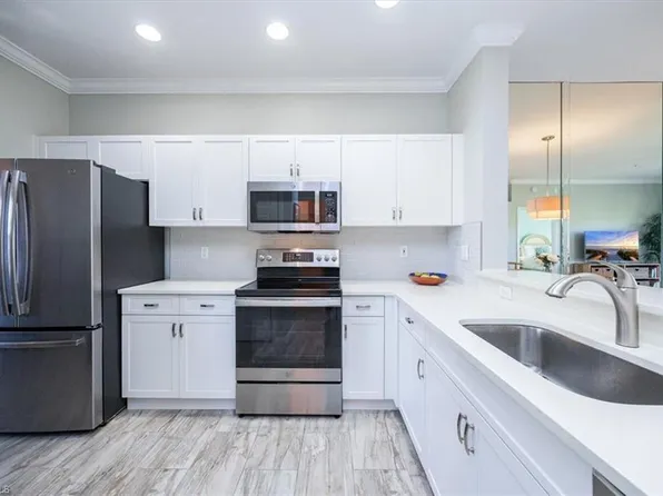 200 Vintage CIR #D202, NAPLES, FL 34119