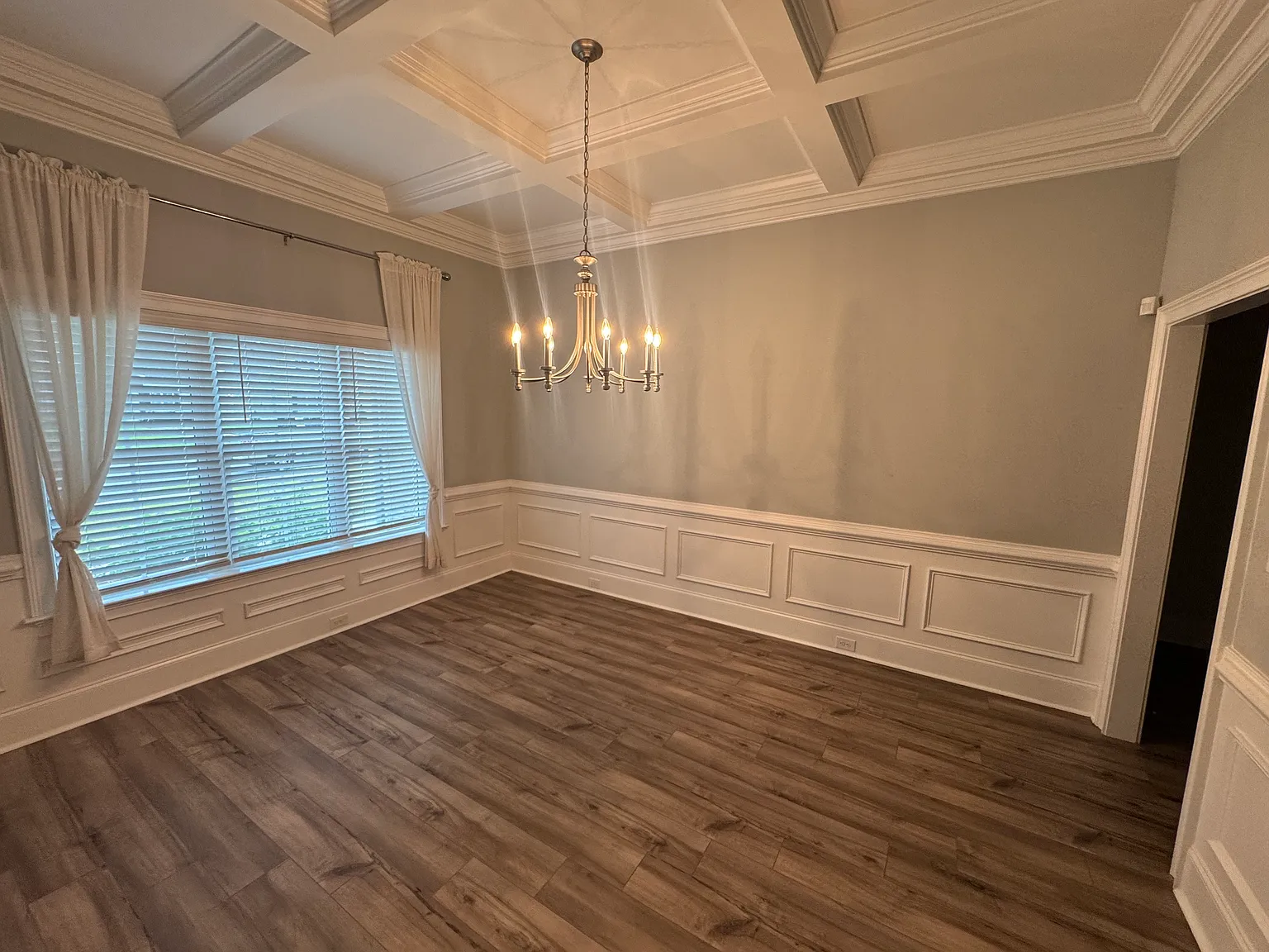 5 bed, 3588 sqft, $3,700 — Photo 3