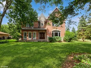 364 65th St, Willowbrook, IL 60527